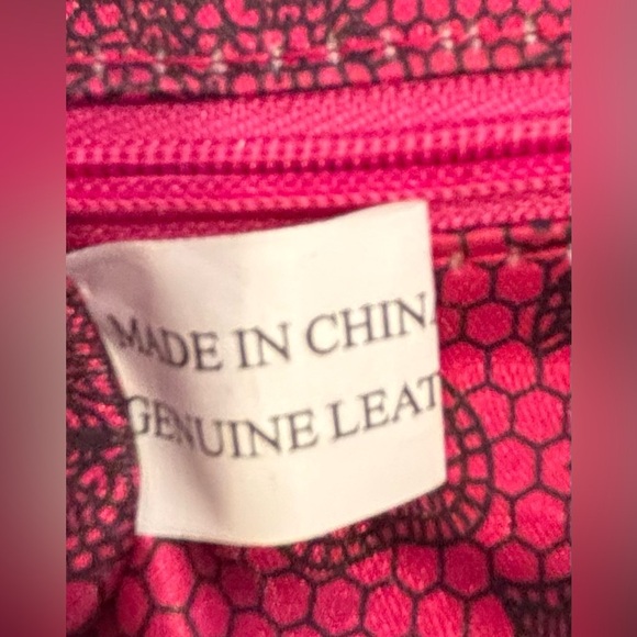 VINTAGE: Betsey Johnson | patent leather & suede lipstick handbag. - Picture 11 of 16